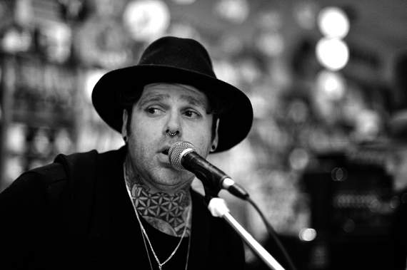 Reigning Days play Newton Abbot's Phoenix Sound ©MDA/StevePope