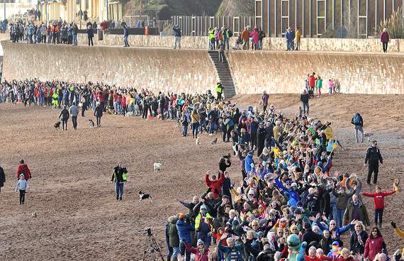 Protestors on the beach at Teignmouth ©StevePope/MDA