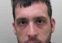 Police hunt prison absconders