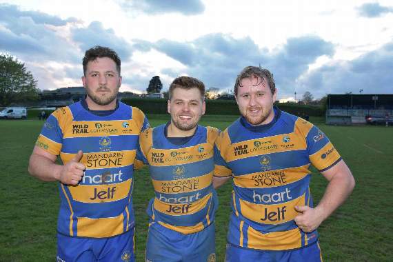 The Monmouth front row Dean Bartlett, Edward White and Jamie Ridgway led the drive for the pushover try against Usk
