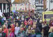 New record for onion eating in Newent