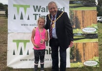 Mayor congratulates Ross Fun Run winners