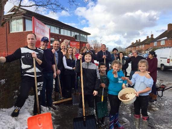 Brampton Abbotts team help to clear the paths