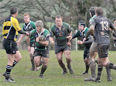 A rare attempt, unsurpising given the conditions, to run with the ball