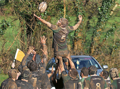 Ivybridge fumble the ball at a line-out