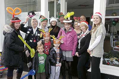 Magician Alan Dark draws a crowd