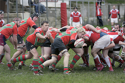 Martin Sharam passes out of the scrum