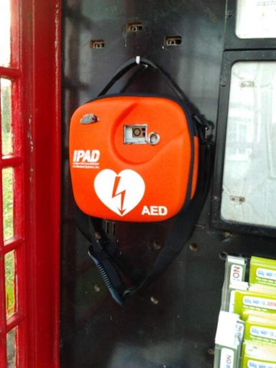 The AED in place in Woodleigh phone box
