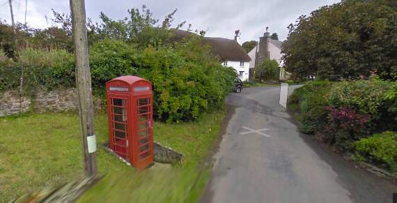 Google Maps: the phone box location in Woodleigh