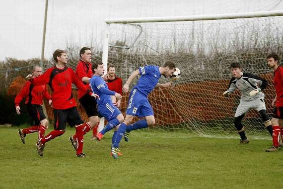 Allington defend a corner