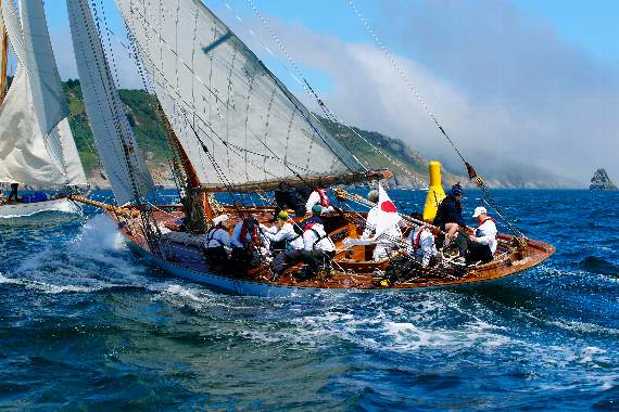 Kelpie off Dartmouth by Waterline Medai