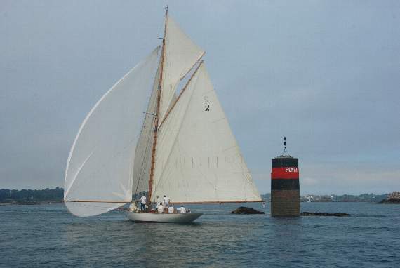 Kelpie going downwind by Stephanie Claeyssens