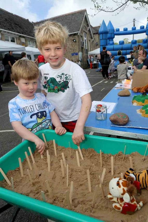 Will Jack - 7 and Philip - 3 be lucky at the stick game?