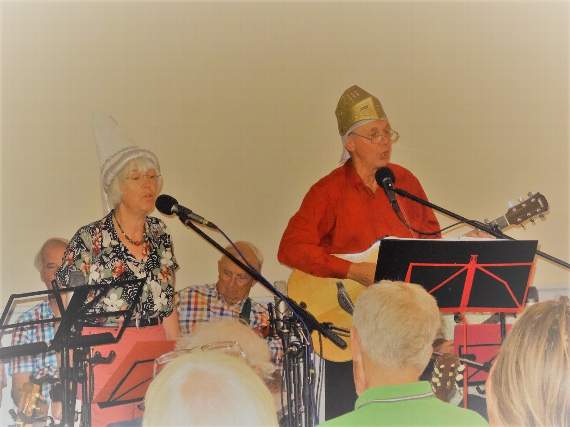 The Debman Duo performing at the Seven Stars
