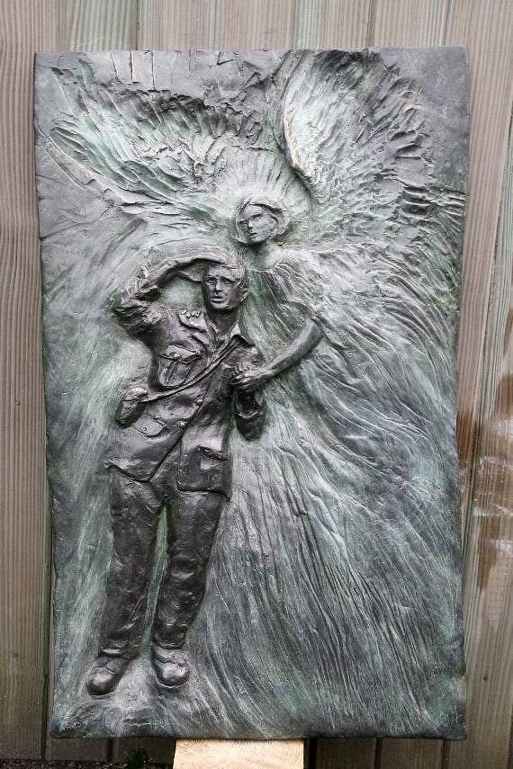The bronze depicting an angel and soldier