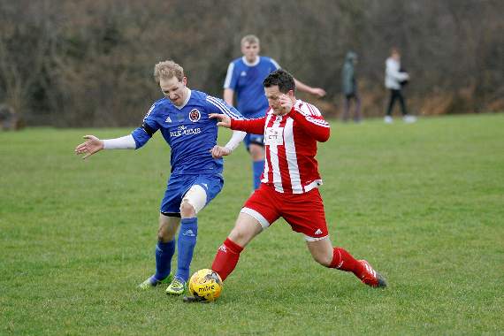 Chris Hooper looks to keep the ball