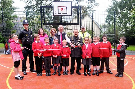 Mayor Anthony Khong cuts the ribbon