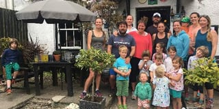 Team of parents and friends raise £1,000 for local preschool with 10K run