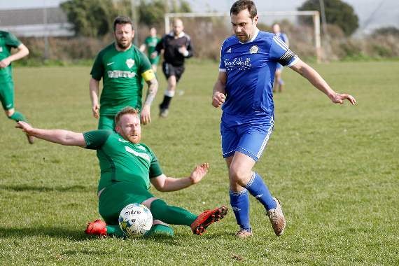 Ashley Yeoman evades a tackle