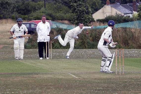 Andy Sutton bowls for Kings