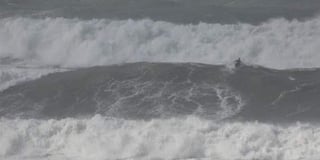 Champion surfer Noah Capps tackles giant wave at Bigbury