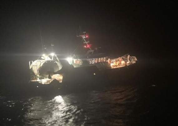 The man had banged his head and was unconscious (Credit: Salcombe RNLI)