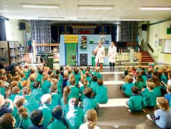 Huw and Pugh question the pupils.