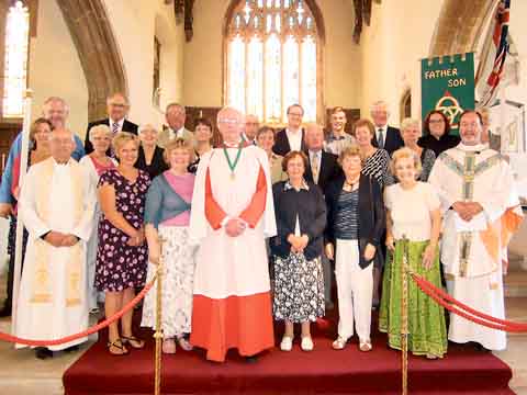 Dr. John with members of St. Mary’s Choir, Rector Andrew Davies, Team Vicar, Robb Wainwright, Dean of St. David’s, Very Reverend Jonathan Lean and churchwardens, Nicole Evans and Vicki Chiffi.