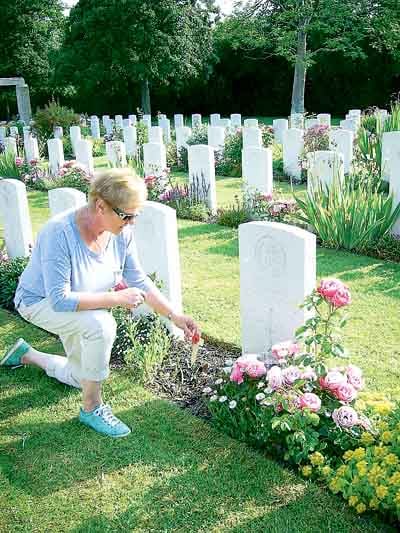 Sue Clarkson at the grave of Private Ronnie Powell.