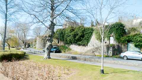 Town Walls along Pembroke Commons South.