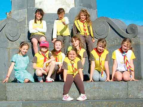 Gracie Morgan with Brownie friends after making her promise.