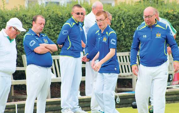 Not sure what’s attracted the attention of this group, Pendine’s Dai King-Thomas wants a closer look, along with Tenby’s Mike Jackson, Cameron White, Sean Peregrine and Paul Diment.