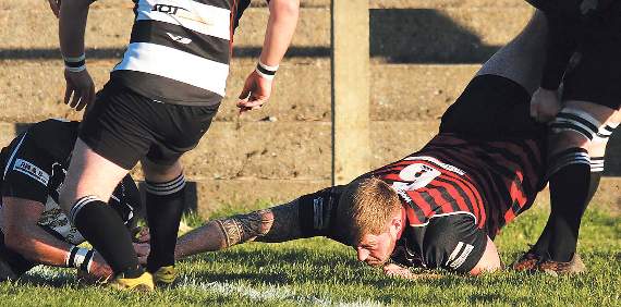 Andrew Cooke stretches to touchdown for Tenby. Pic. Susan McKehon