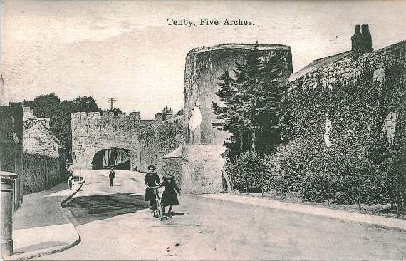 The publisher of this interesting card showing the arches from St. Florence Parade is unknown.