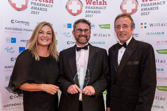 Dave Edwards, pictured with Amanda Foster (of sponsors Napp Pharmaceuticals Limited), and Chris Martin (member of the Bevan Committee).
