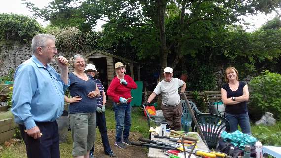 John Roberts, Suzie, Tracy Whistance, Ali Moore, Eve and Ric enjoying the willow weaving course.