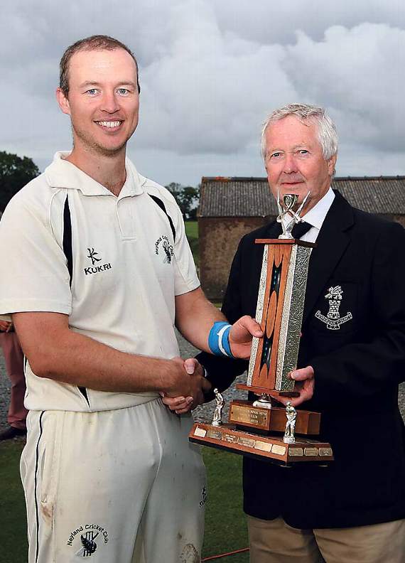 Paul Murray receives the man of the match trophy from Nick Evans. Pic. Brian McKehon