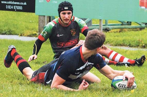 Johnny Morgan touches down for Tenby. Pic. Susan McKehon