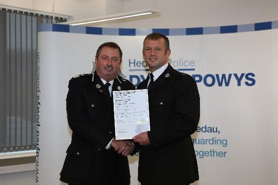 PC1093 Gary Cutler receives his award from Chief Constable Mark Collins.