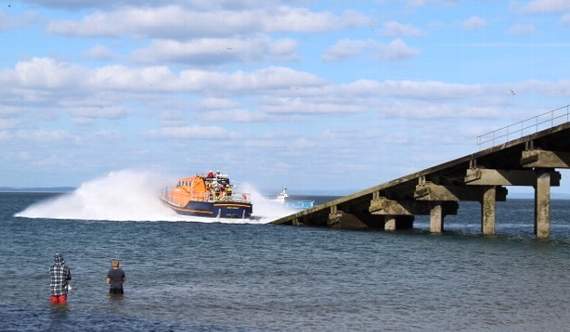Tenby’s all-weather lifeboat ‘Haydn Miller’ launching (Pic. Callum0808photography)