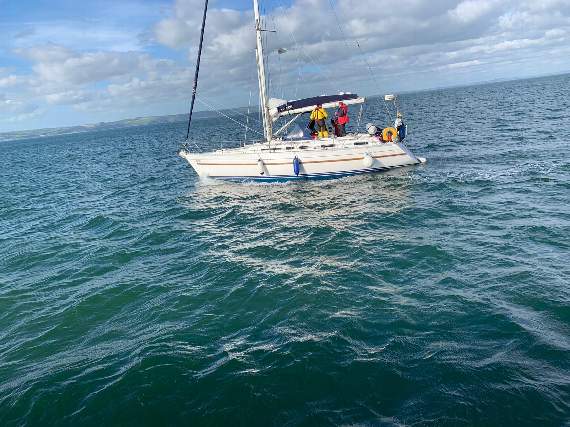 RNLI crew heading towards the yacht
