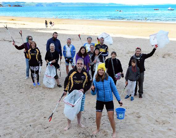 Kiko Matthews with helpers at Tenby's Fort Beach (Pic. Gareth Davies Photography)