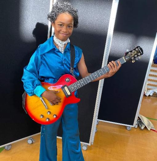 Schoolboy walking in Bjorn’s shoes...