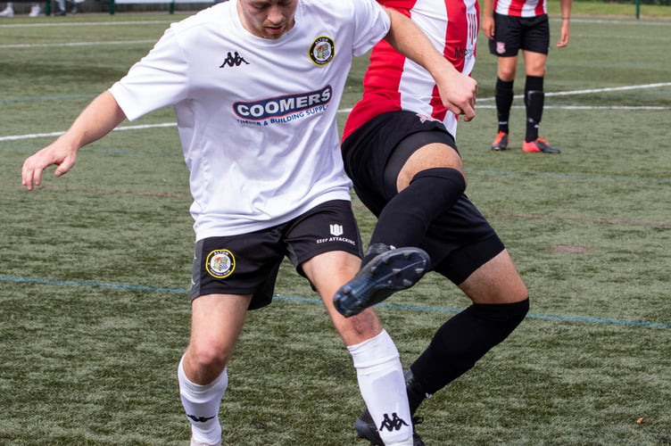 Action from Alton’s match against Sholing earlier this season. Picture by Kieran Cox Photography