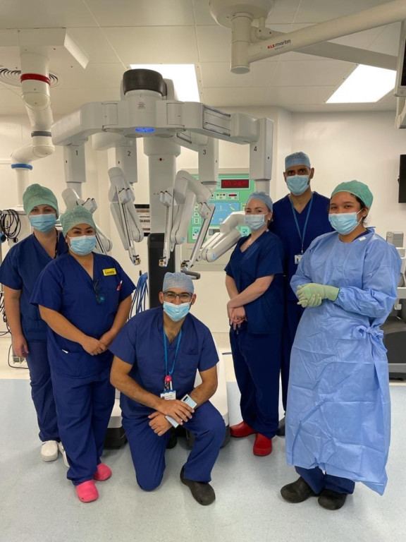 Frimley Health NHS Foundation Trust’s robot team with their new 
da Vinci Xi system PHOTO:                               FRIMLEY HEALTH NHS FOUNDATION TRUST