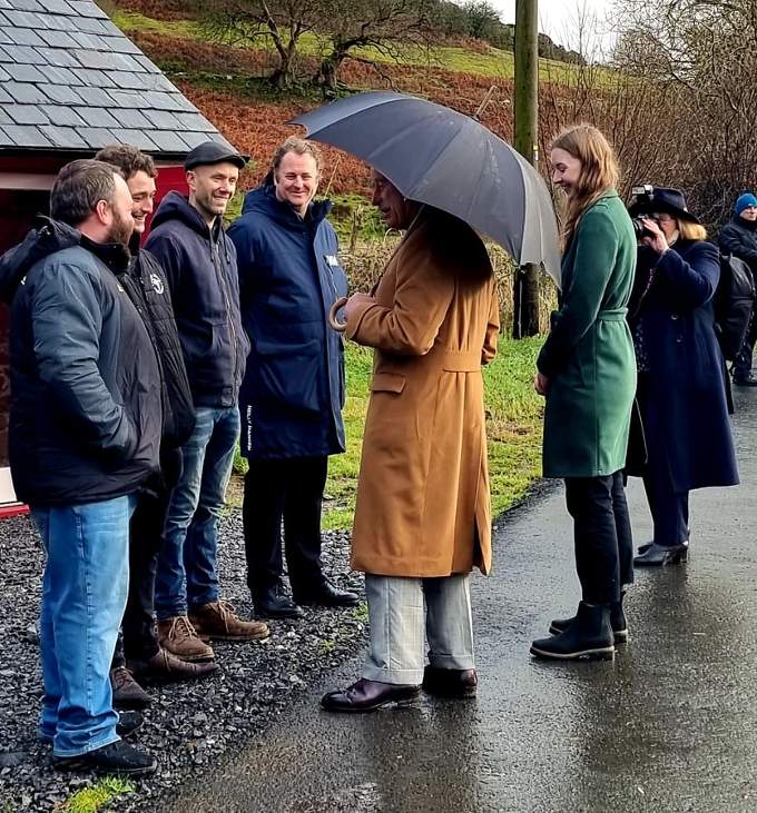 Greeting tradesmen Wyn Davies, Aled Jones, Ewan Parry, Thomas Taylor, HRH Prince Charles, Carys Aldous-Hughes Credit Lowri Goss