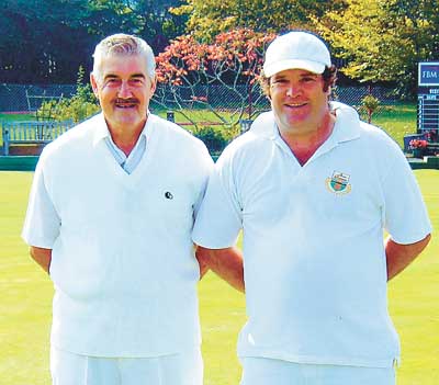 Men’s championship winner, Myrddin Dennis (right), with runner-up Nev Ruff.