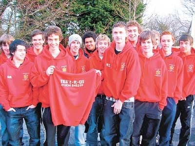 Tenby AFC Under 16s have received ‘hoodies’ to wear before and after games, kindly sponsored by Richard Lewis, of Tees ‘R’ Us. Tees ‘R’ Us is the main kit and leisurewear suppliers to Tenby AFC and if anyone would like to sponsor any team in the club, they are asked to contact the relevant team manager.