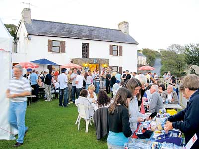 The fund-raising event at the New Inn was attended by a host of customers, friends and family, who were all lucky to enjoy the good weather over that weekend.