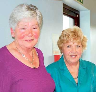 Liz Crockford (right), 30-36 handicap runner-up.